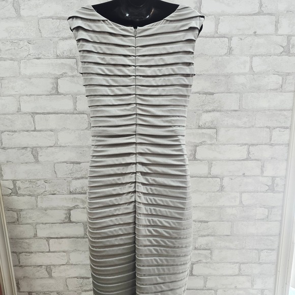 Adrianna Papell Silver Ruched Sheath Dress V Neck Cap Sleeve Cocktail Size 10 - Picture 6 of 9